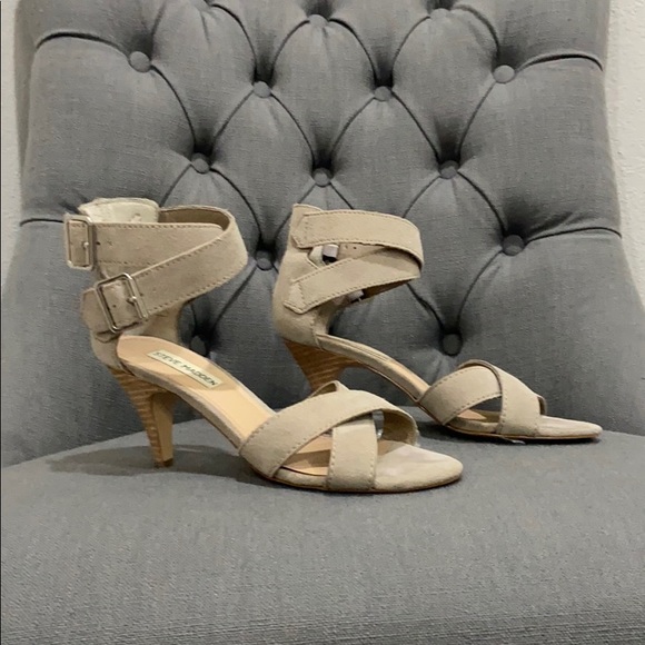 Steve Madden “layna” taupe suede kitten heel - Picture 2 of 3